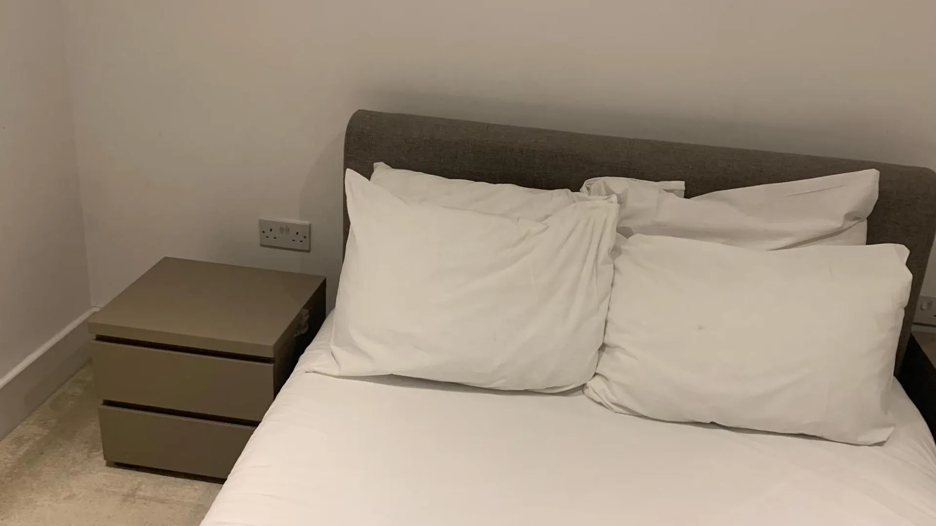 Grandeaur 2-Bedrooom Apartment In Royal Asenal With Riverview London