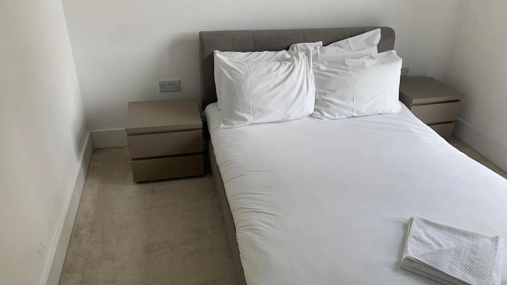 Grandeaur 2-Bedrooom Apartment In Royal Asenal With Riverview Londra