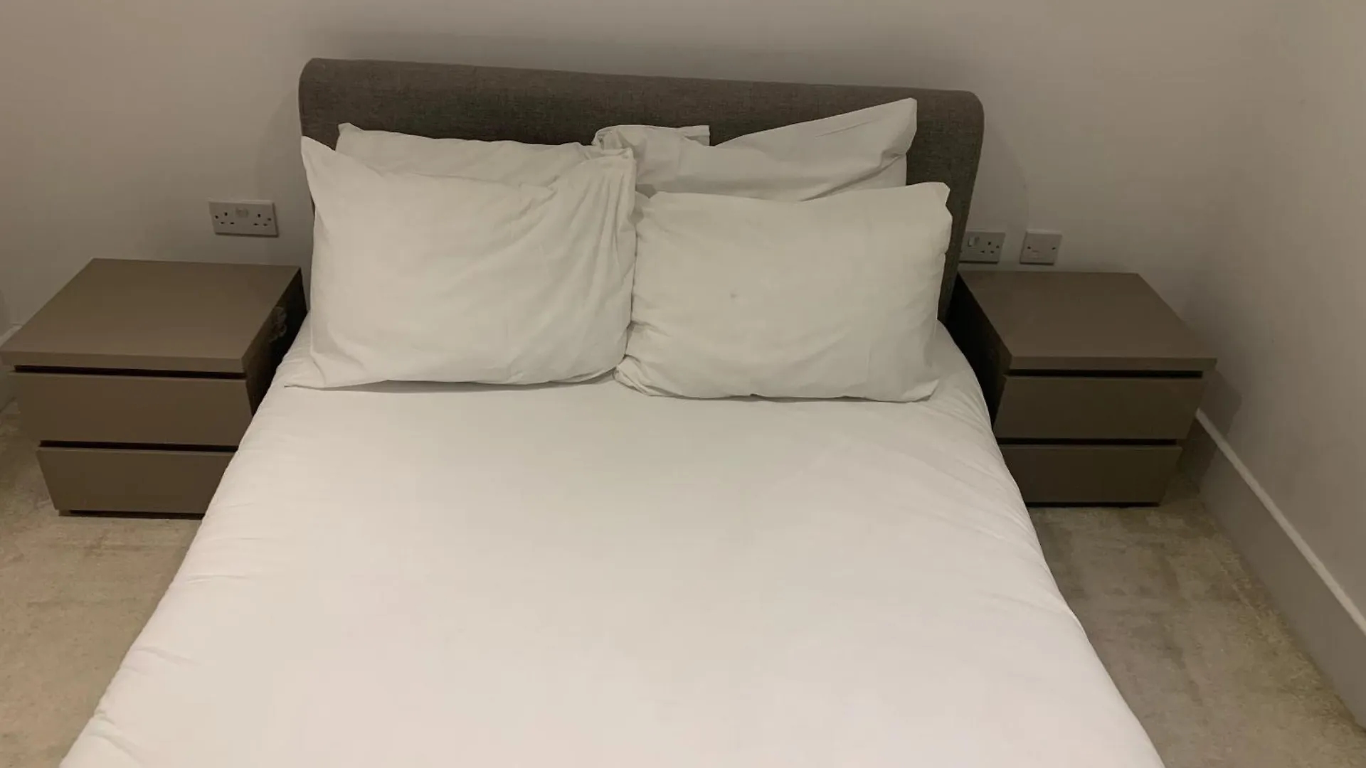 Grandeaur 2-Bedrooom Apartment In Royal Asenal With Riverview Londra