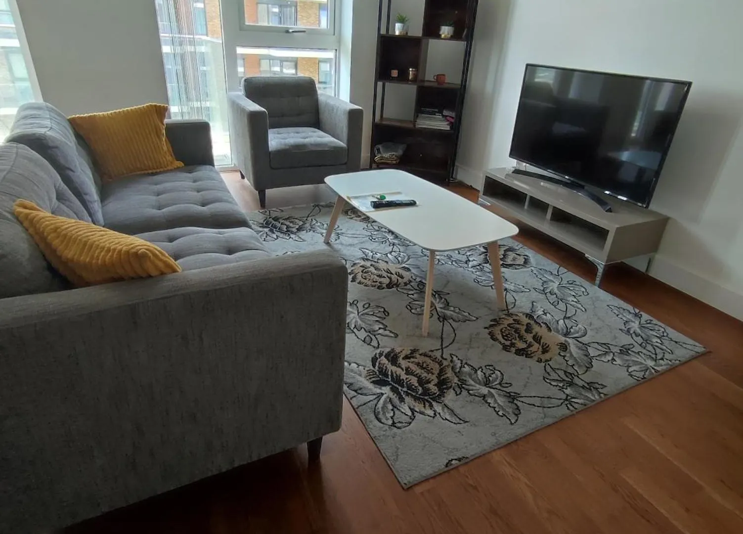 Grandeaur 2-Bedrooom Apartment In Royal Asenal With Riverview Londra